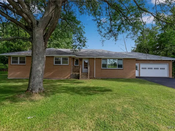 1956 Blakeley Rd, East Aurora, NY 14052