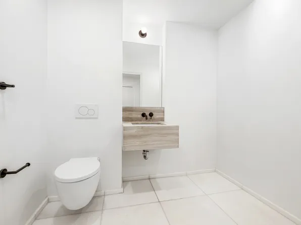 66 Clinton Street image 11 of 17