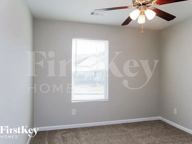 35 Riviera Dr — Photo 11