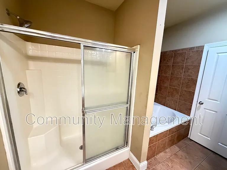 809 Summer Breeze Dr #302 — Photo 8