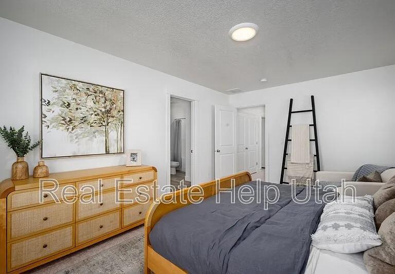 281 W 1150 N — Photo 3