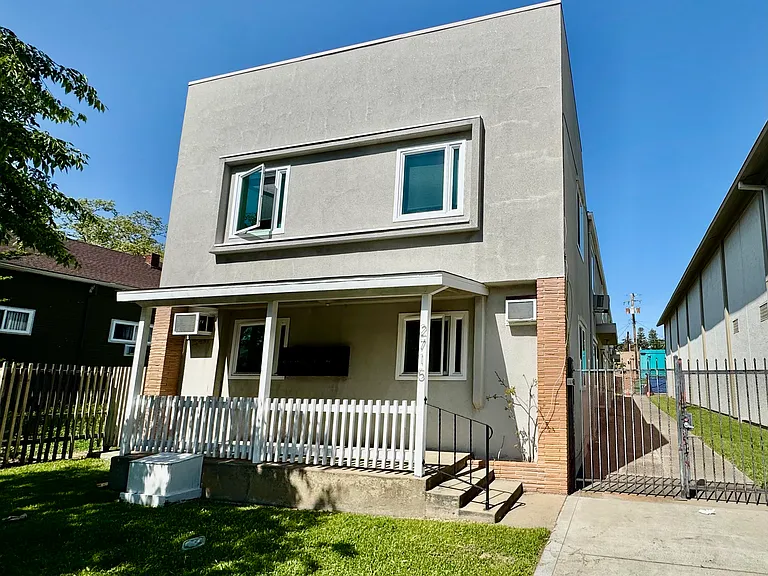 2715 S St #3 — Photo 2