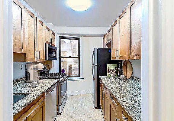 3rd image of 404 E 55th St APT 15G