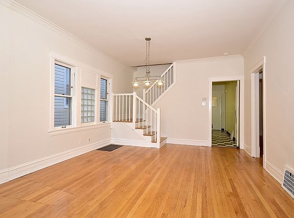 5th image of 321 Burkhardt Ct