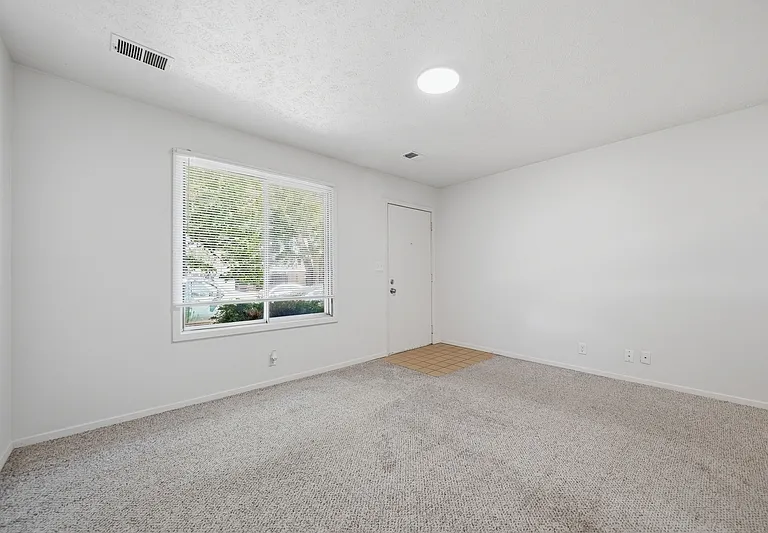 2825 N 47th St #4 — Photo 1