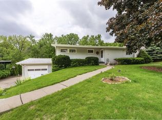 1106 Robin Rd, Muscatine, IA 52761