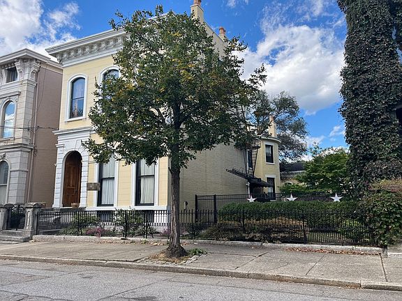 2nd image of 842 Dayton St