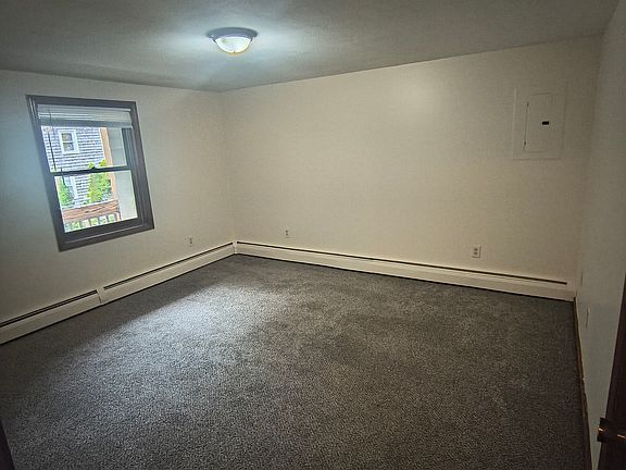 2nd image of 20 Eastview Ct #5