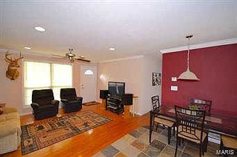 4th image of 883 Twin Oak Dr