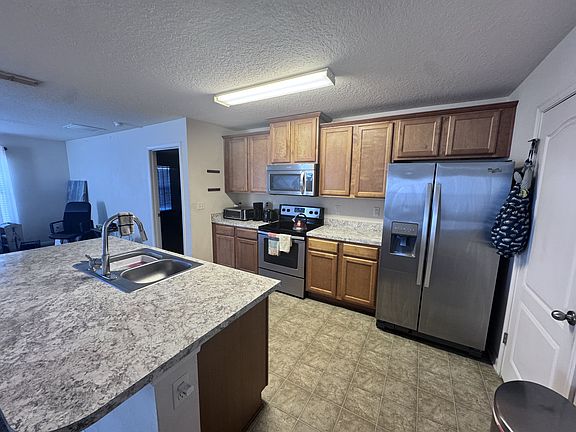 3rd image of 15373 Bareback Dr