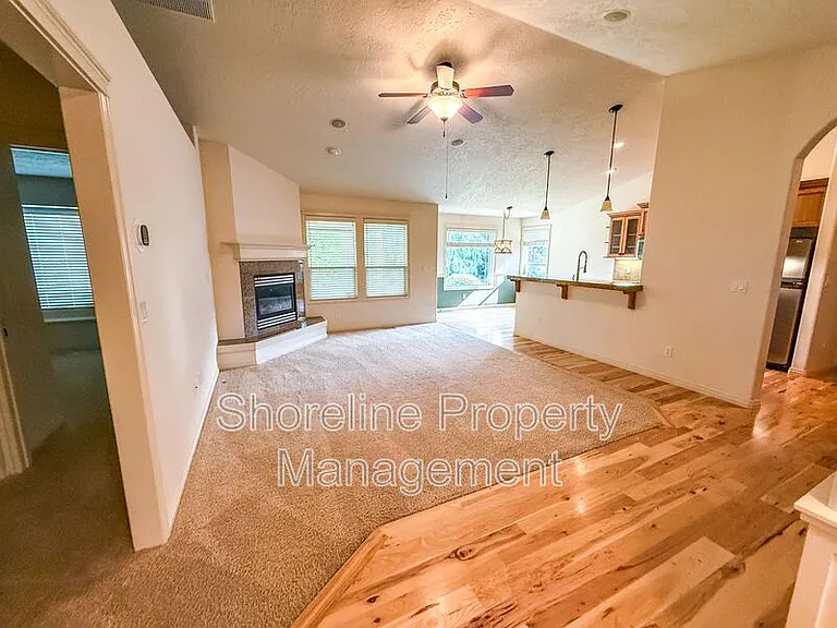 2328 E Satterfield St — Photo 8