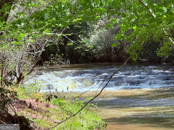 102 Forest Pointe Dr, Forsyth, GA 31029