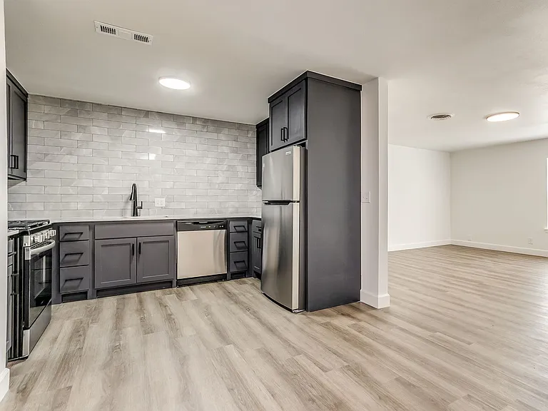 The Elms by ONYX *UNDER NEW MANAGEMENT* Now Offering FREE Prorated Rent! — Photo 37
