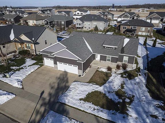 3rd image of 965 Olive Ct
