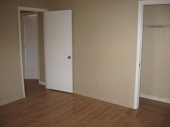 2nd image of 420 Charter Ct