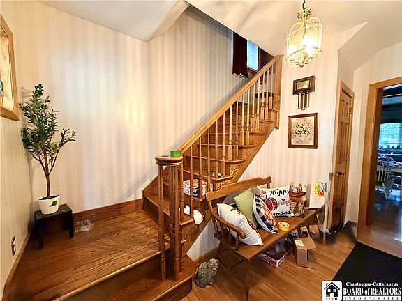 2nd image of 203 Irving St
