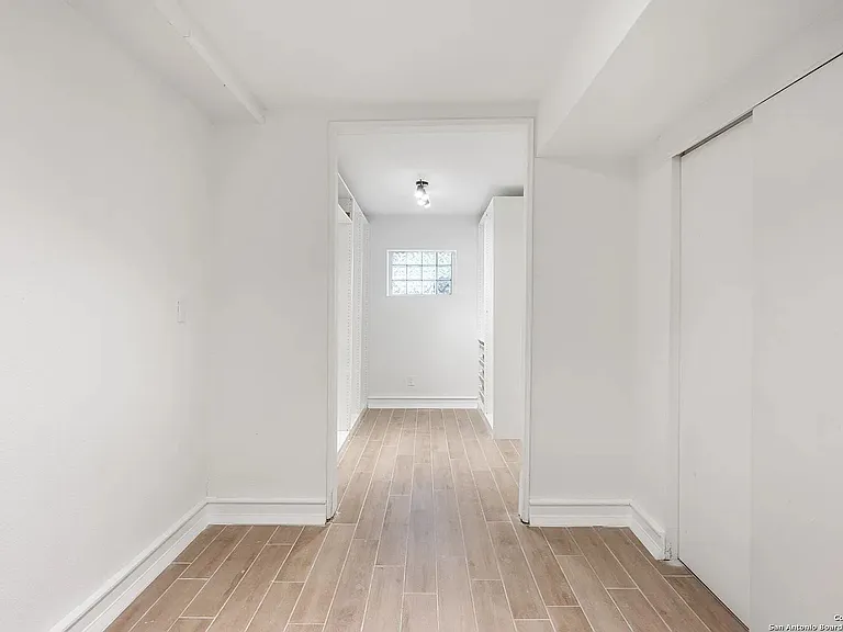 123 E Brandon — Photo 25