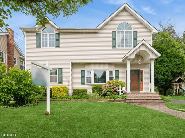 27 Lowell Street, Bethpage, NY 11714