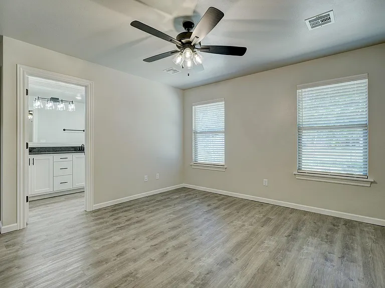 213 W Thatcher St — Photo 17