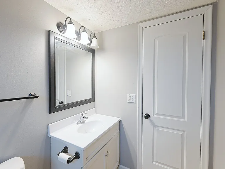 Marshall Apartments — Photo 19