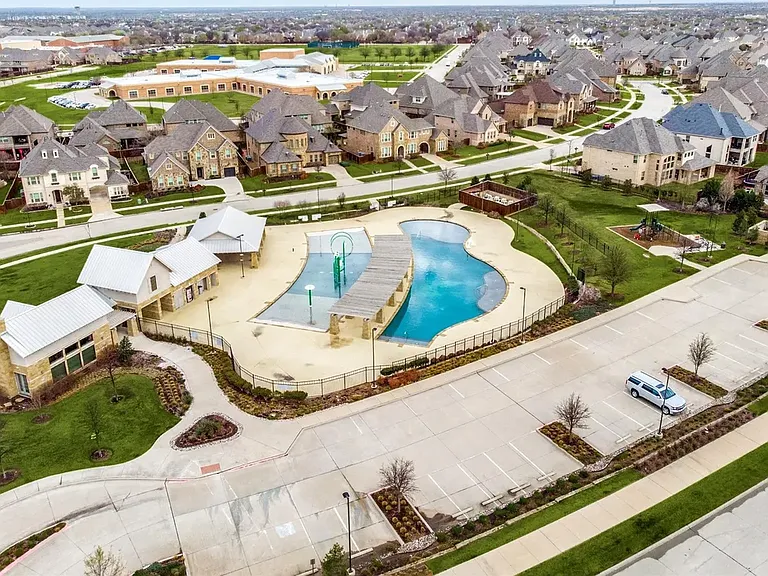 HOA Amenities, Resort Style Pool
