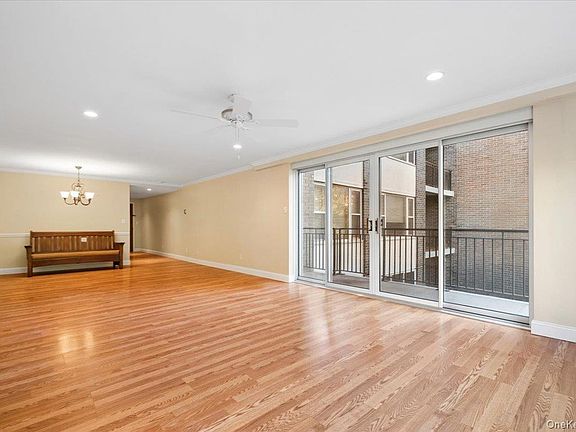 4th image of 20 Old Mamaroneck Road #3L