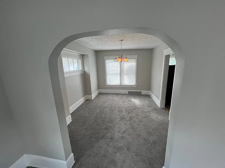 616 W Thornton St — Photo 10