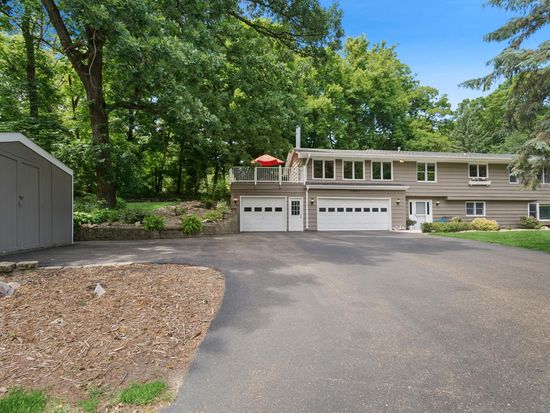 4590 Merrywood Ln, Excelsior, MN 55331
