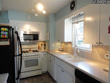 4th image of 2651 6th St