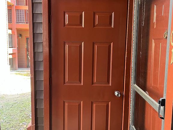5th image of 2809 Lee Oaks Ct APT 101