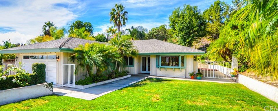 2nd image of 24275 Via Aquara Ave