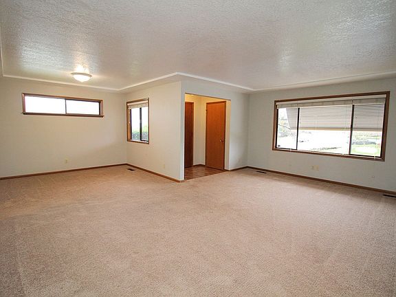 4th image of 228-230 SE 52nd Ave