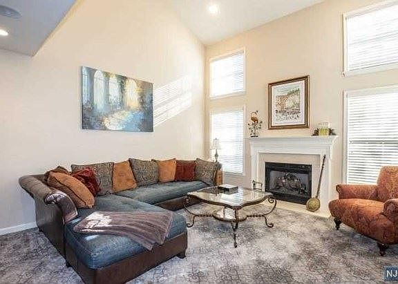 4th image of 18 Waldeck Ct #34