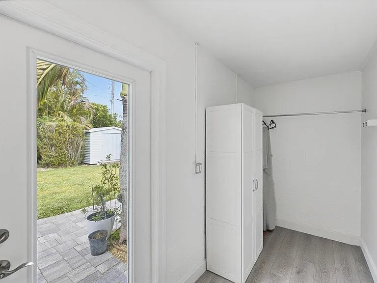 206 SE Wentworth Dr — Photo 26
