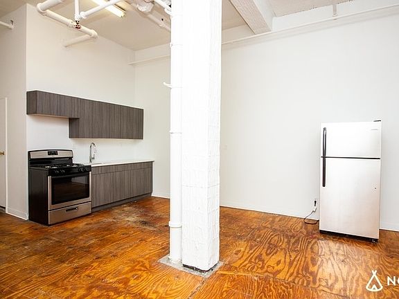 3rd image of 1085 Willoughby Ave #109