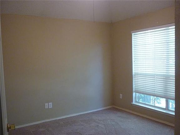 5th image of 4713 Highlands Dr