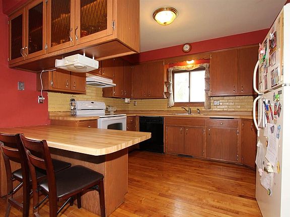 Fully Applianced kitchen