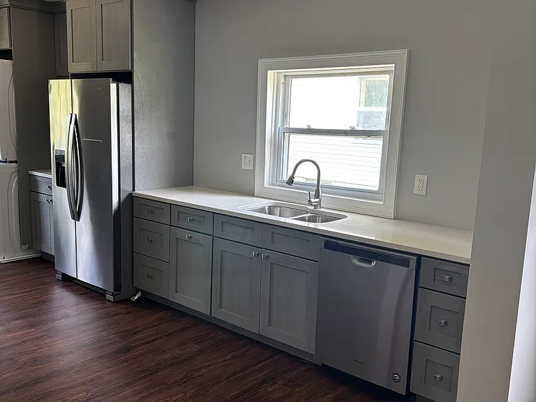 9940 Naylor Ave — Photo 3