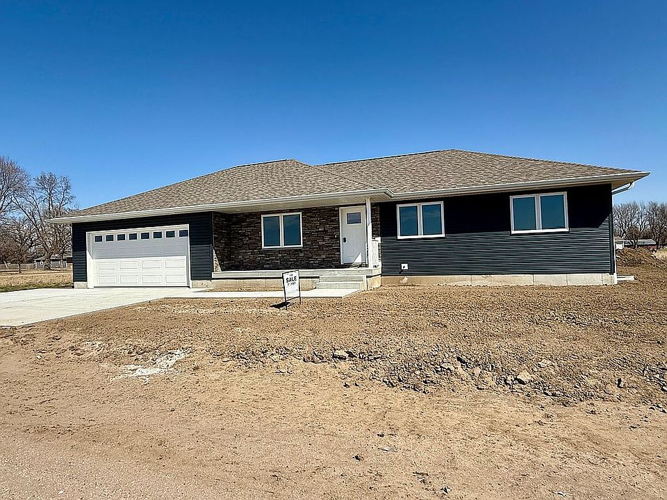 1st image of 215 Pioneer St