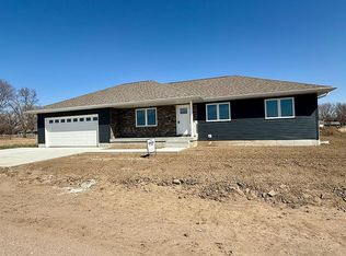 215 Pioneer St, Bellwood, NE 68624