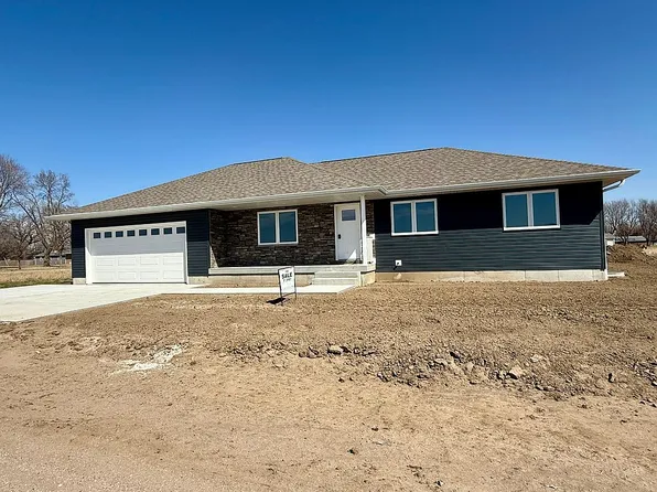 215 Pioneer St, Bellwood, NE 68624