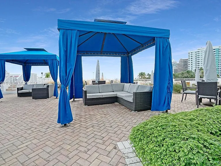 5401 Collins Ave #1123 — Photo 9