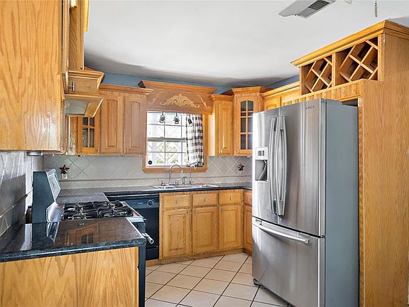 5th image of 312 Glenmore Dr