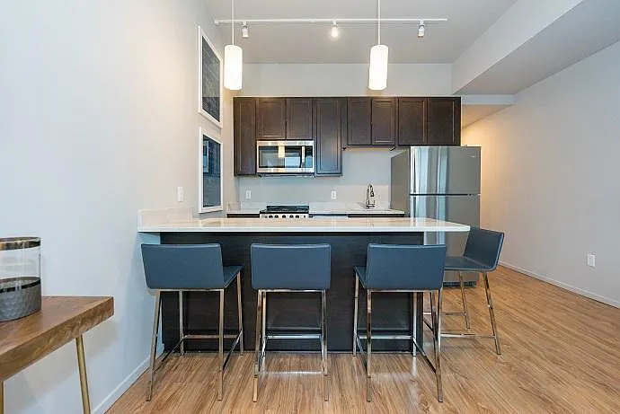 The Bank Apartments — Photo 3