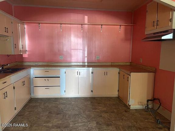 5th image of 213 Maple St