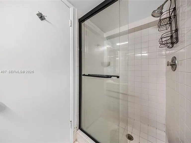 5880 Collins Ave #1007 — Photo 20