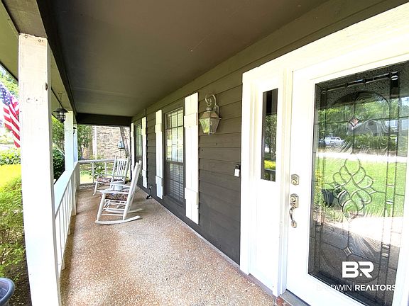 3rd image of 106 Meadow Cir