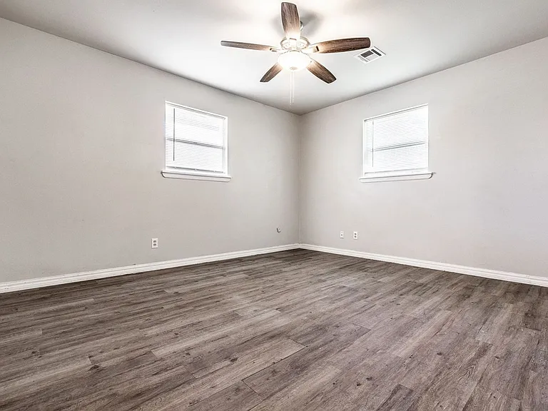 617 Queensboro Pl — Photo 9