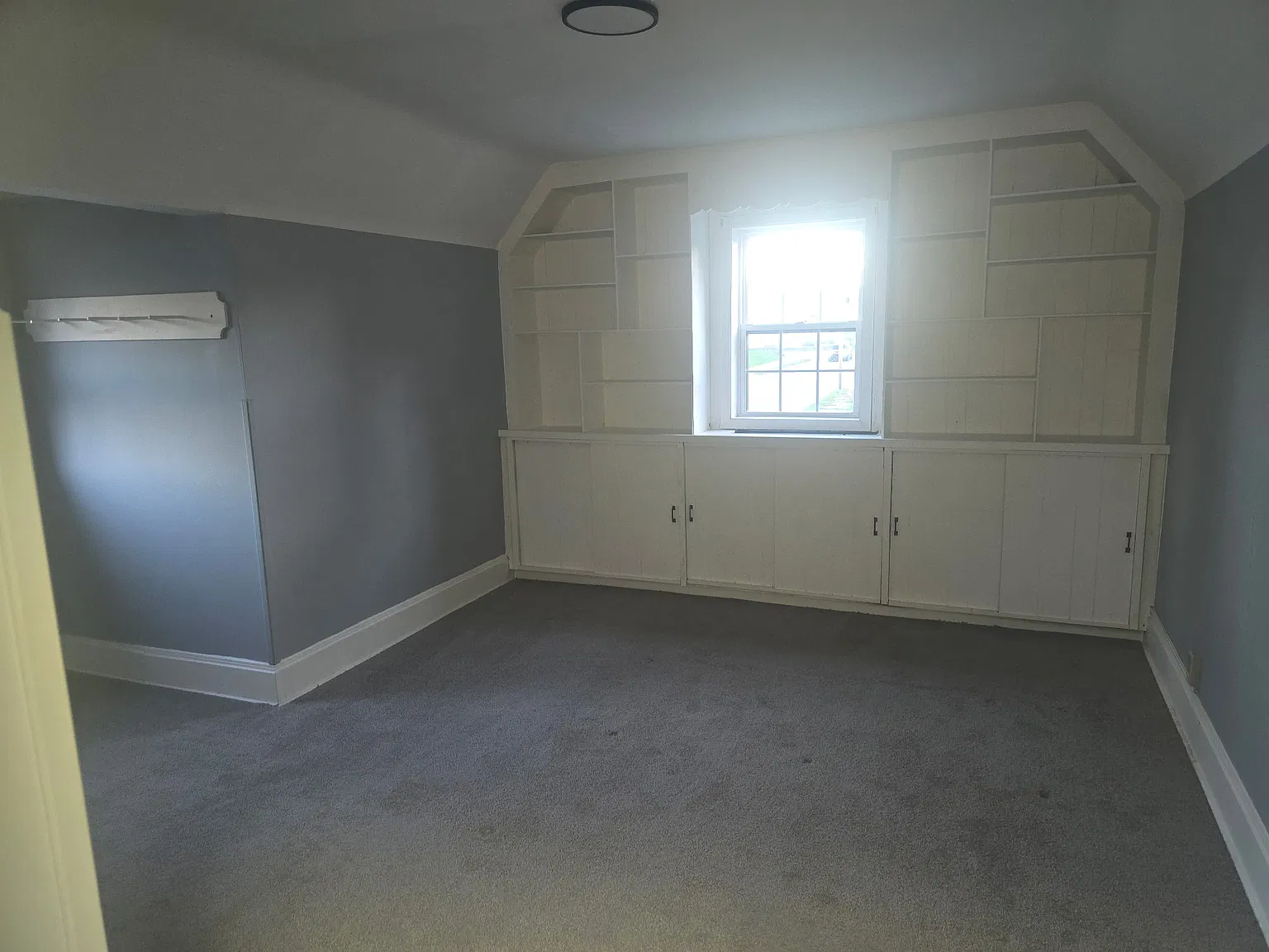 5 bed, 1971 sqft, $1,500 — Photo 2
