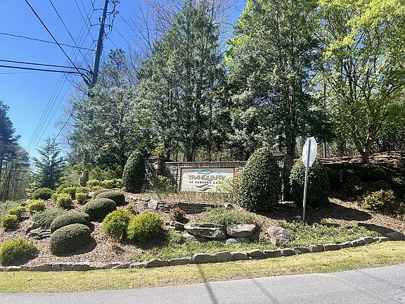 2nd image of 93 Doll Mountain Rd